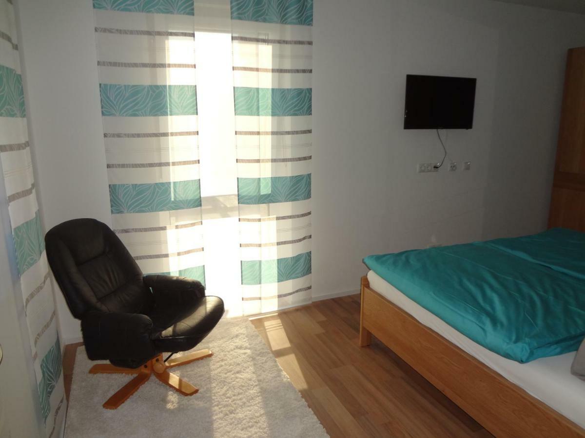 Weinstrassenapartment Fam. Dietrich ราทช์ อัน ดาร์ ไวน์ชตรัดเซอ ภายนอก รูปภาพ